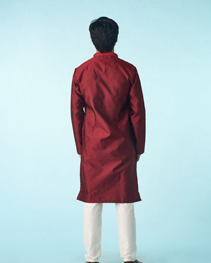 Diwas Men Dazzling Maroon Kurta Pajama
