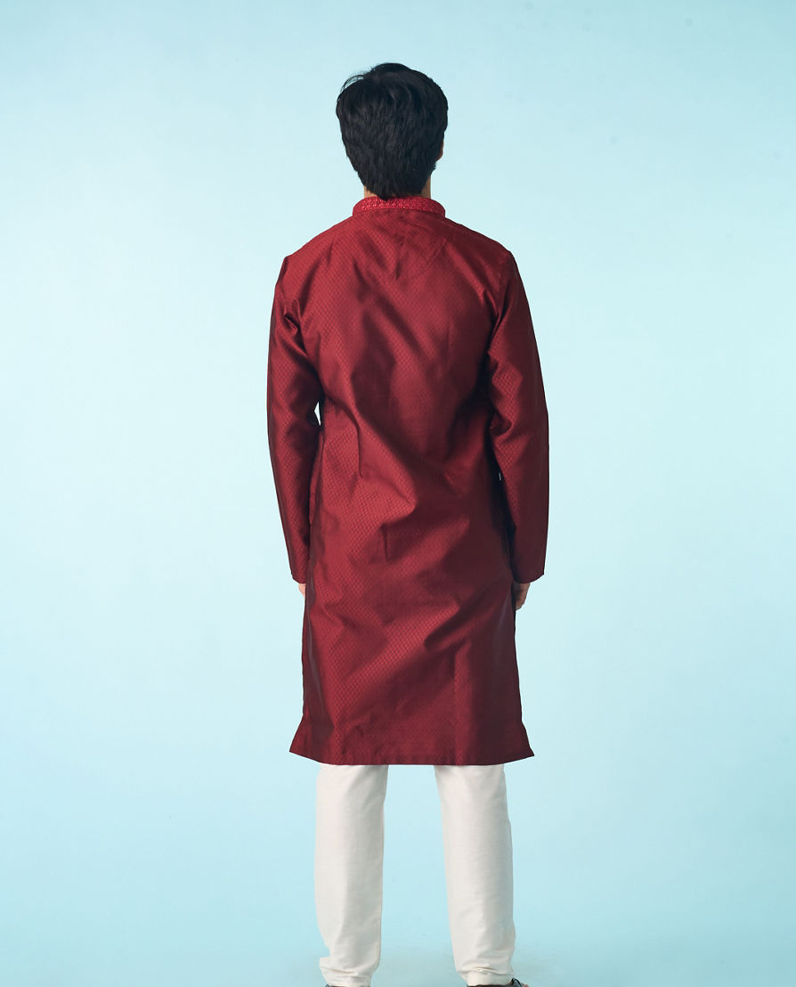 Diwas Men Dazzling Maroon Kurta Pajama