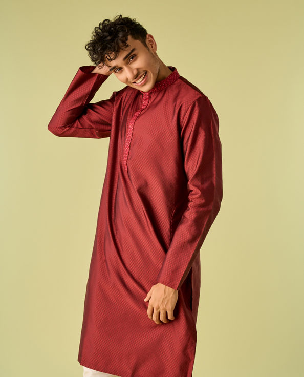 Diwas Men Dazzling Maroon Kurta Pajama