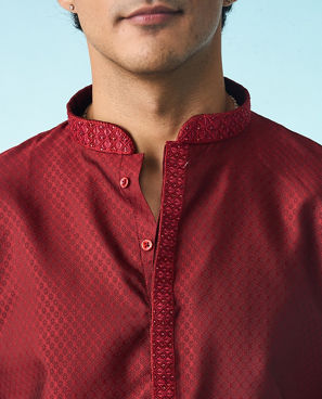 Diwas Men Dazzling Maroon Kurta Pajama