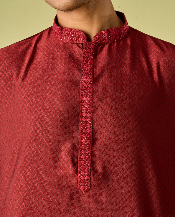 Diwas Men Dazzling Maroon Kurta Pajama