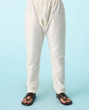 Diwas Men Dazzling Maroon Kurta Pajama