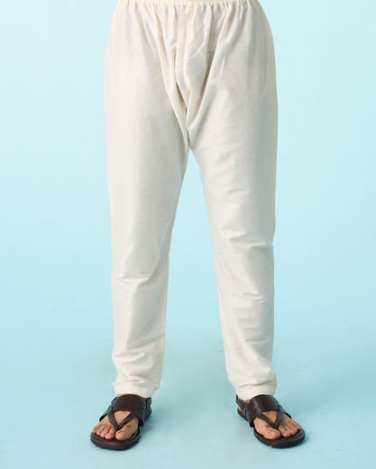 Diwas Men Dazzling Maroon Kurta Pajama