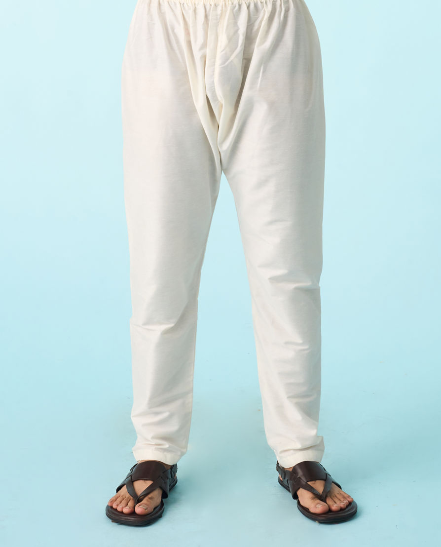 Diwas Men Dazzling Maroon Kurta Pajama