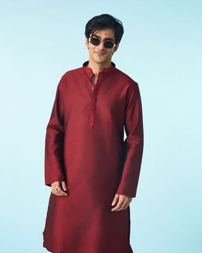 Diwas Men Dazzling Maroon Kurta Pajama