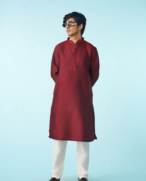 Diwas Men Dazzling Maroon Kurta Pajama
