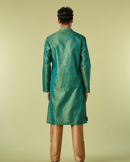 Diwas Men Alluring Emerald Green Kurta Pajama