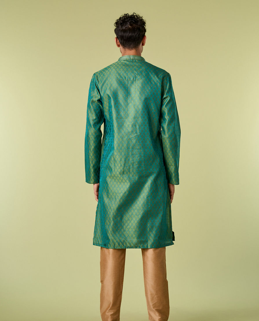 Diwas Men Alluring Emerald Green Kurta Pajama
