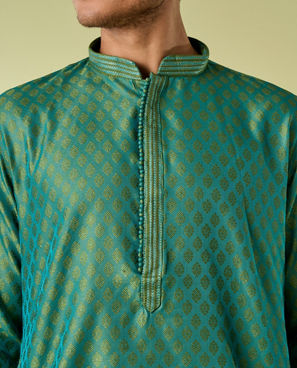 Diwas Men Alluring Emerald Green Kurta Pajama