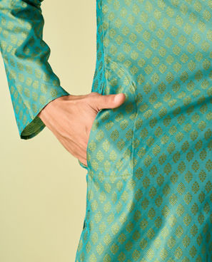 Diwas Men Alluring Emerald Green Kurta Pajama