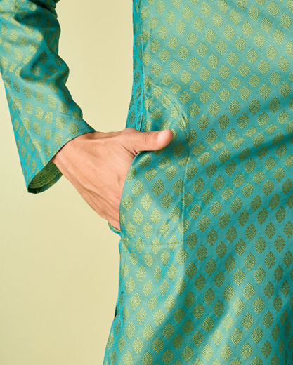 Diwas Men Alluring Emerald Green Kurta Pajama
