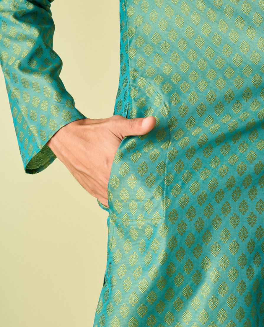 Diwas Men Alluring Emerald Green Kurta Pajama