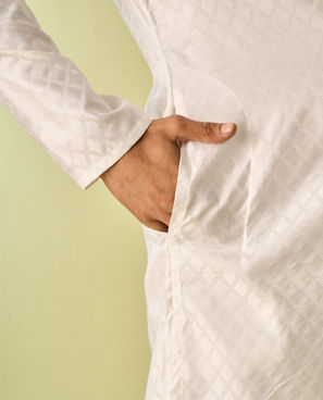 Diwas Men Regal White Kurta Pajama Set