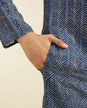 Diwas Men Oxford Blue Chevron Printed Kurta Pajama