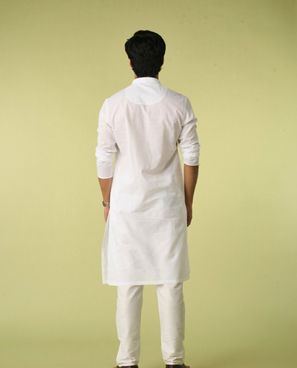 Diwas Men Elegant White Cotton Kurta Pajama