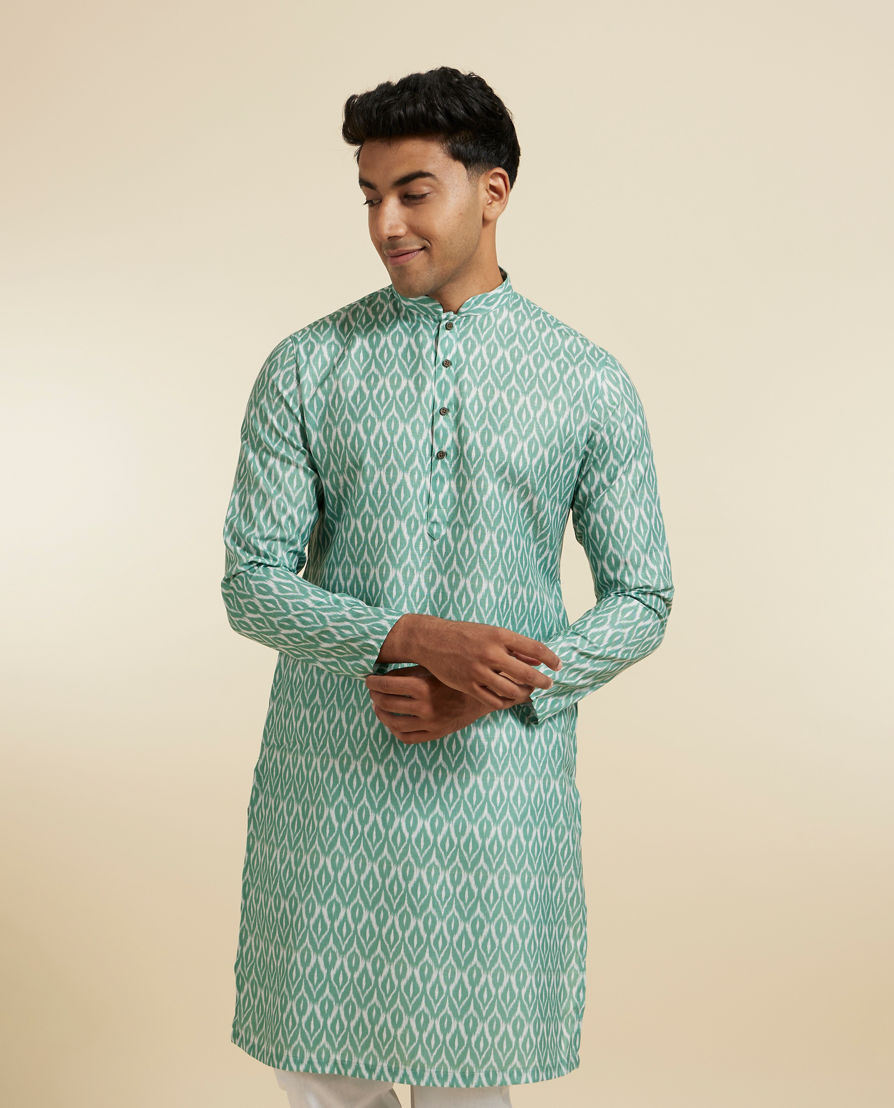 Diwas Men Green Kurta Pajama Set with an Effortless Edge