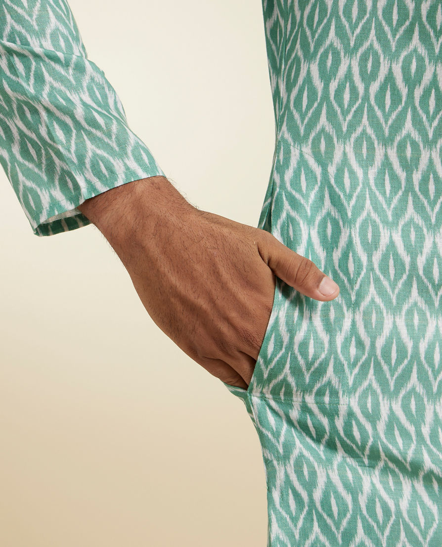 Diwas Men Green Kurta Pajama Set with an Effortless Edge