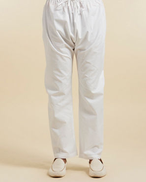 Diwas Men Green Kurta Pajama Set with an Effortless Edge