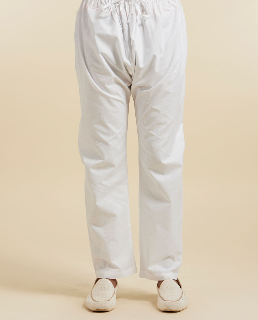 Diwas Men Green Kurta Pajama Set with an Effortless Edge