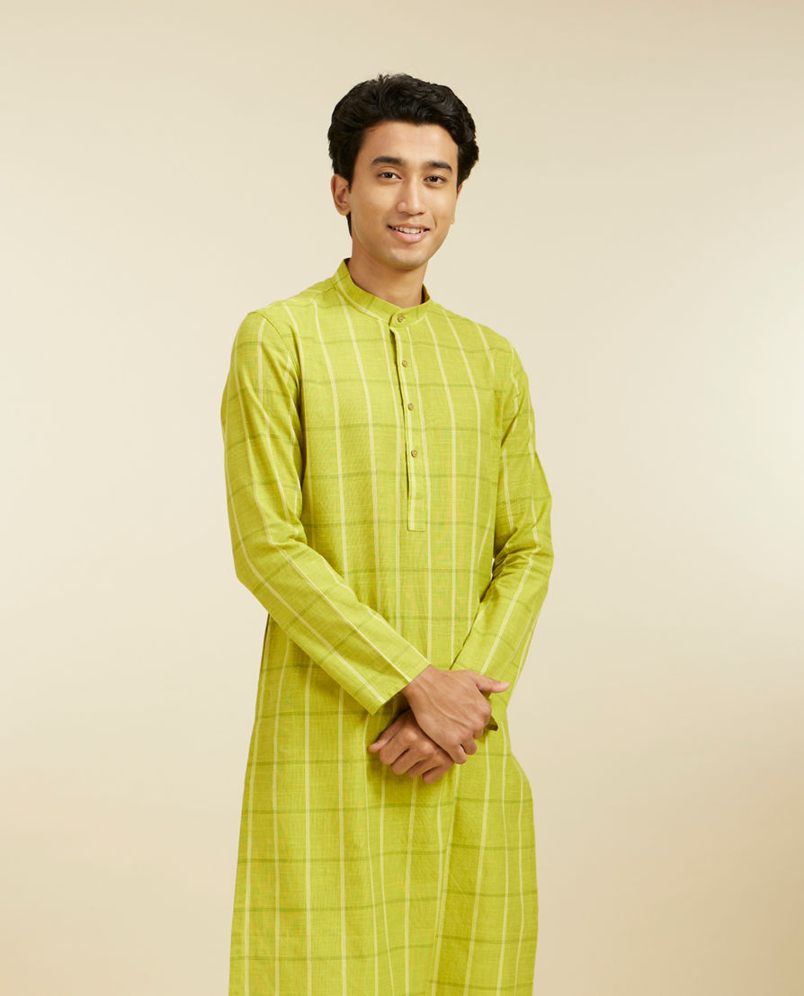 Diwas Men Soft Green Windowpane Checks Patterned Kurta Pajama