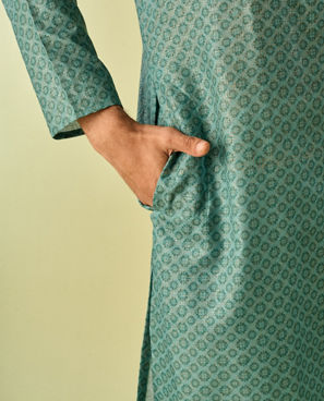 Diwas Men Radiant Green Embroidered Kurta Pajama