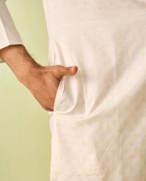 Diwas Men Warm White Elegance Kurta Pajama