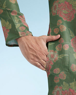 Diwas Men Dazzling Green Kurta Pajama