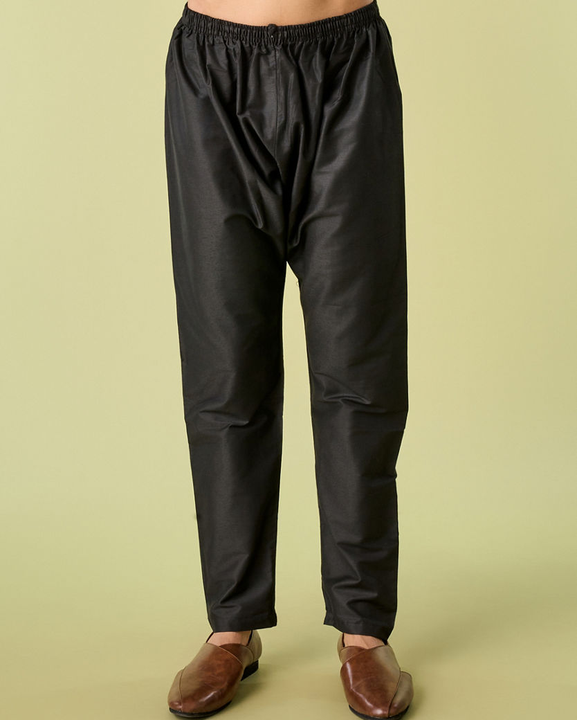 Diwas Men Elegant Black Cotton Kurta Pajama