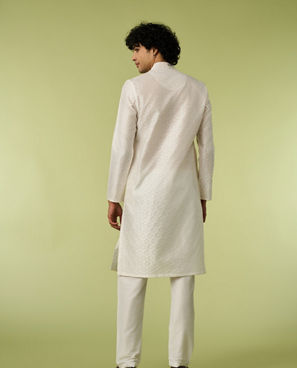 Diwas Men White Silk Kurta Pajama