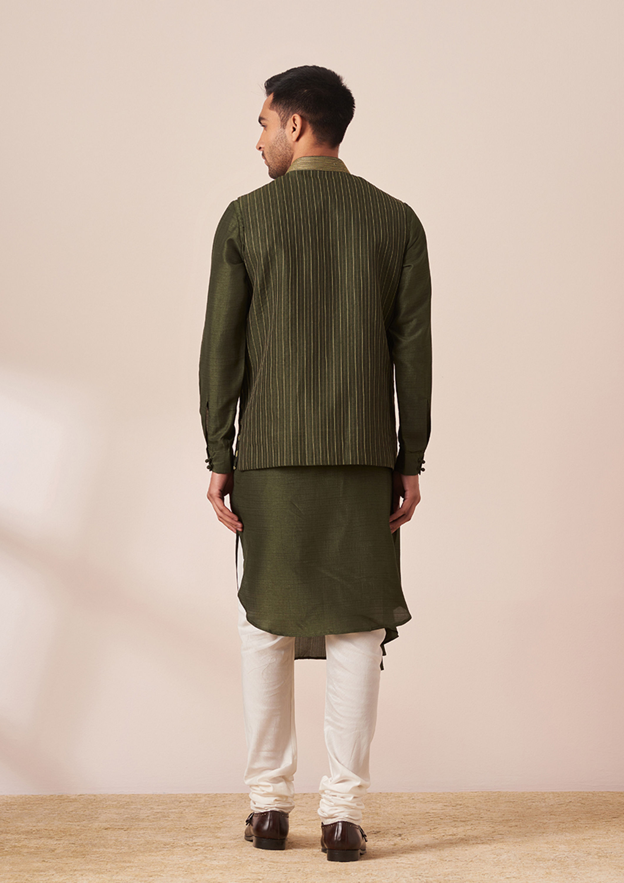 alt message - Twamev Men Dark Green Draped Kurta Jacket Set image number 3