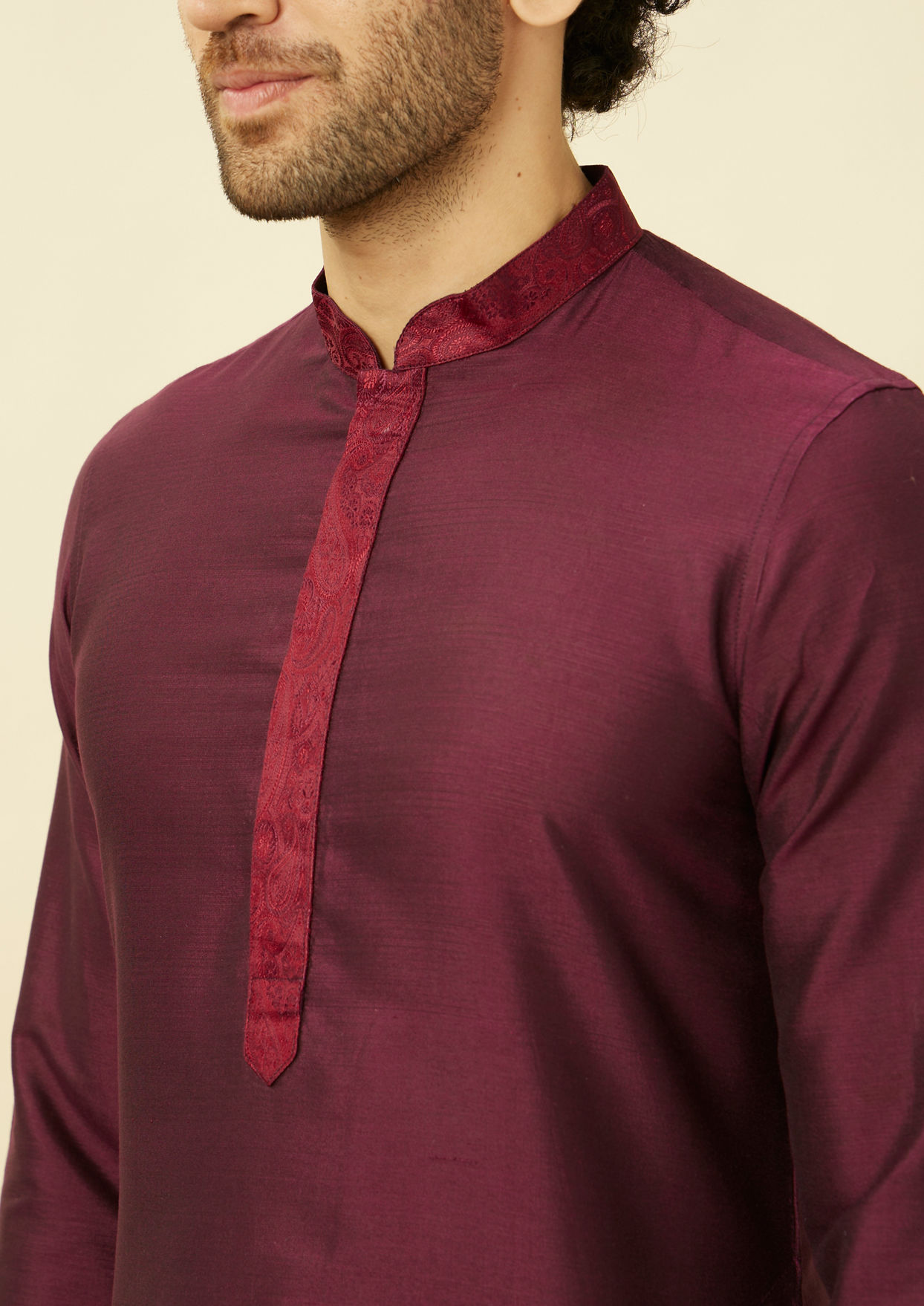 alt message - Twamev Men Maroon Mandarin Kurta Jacket Set image number 2