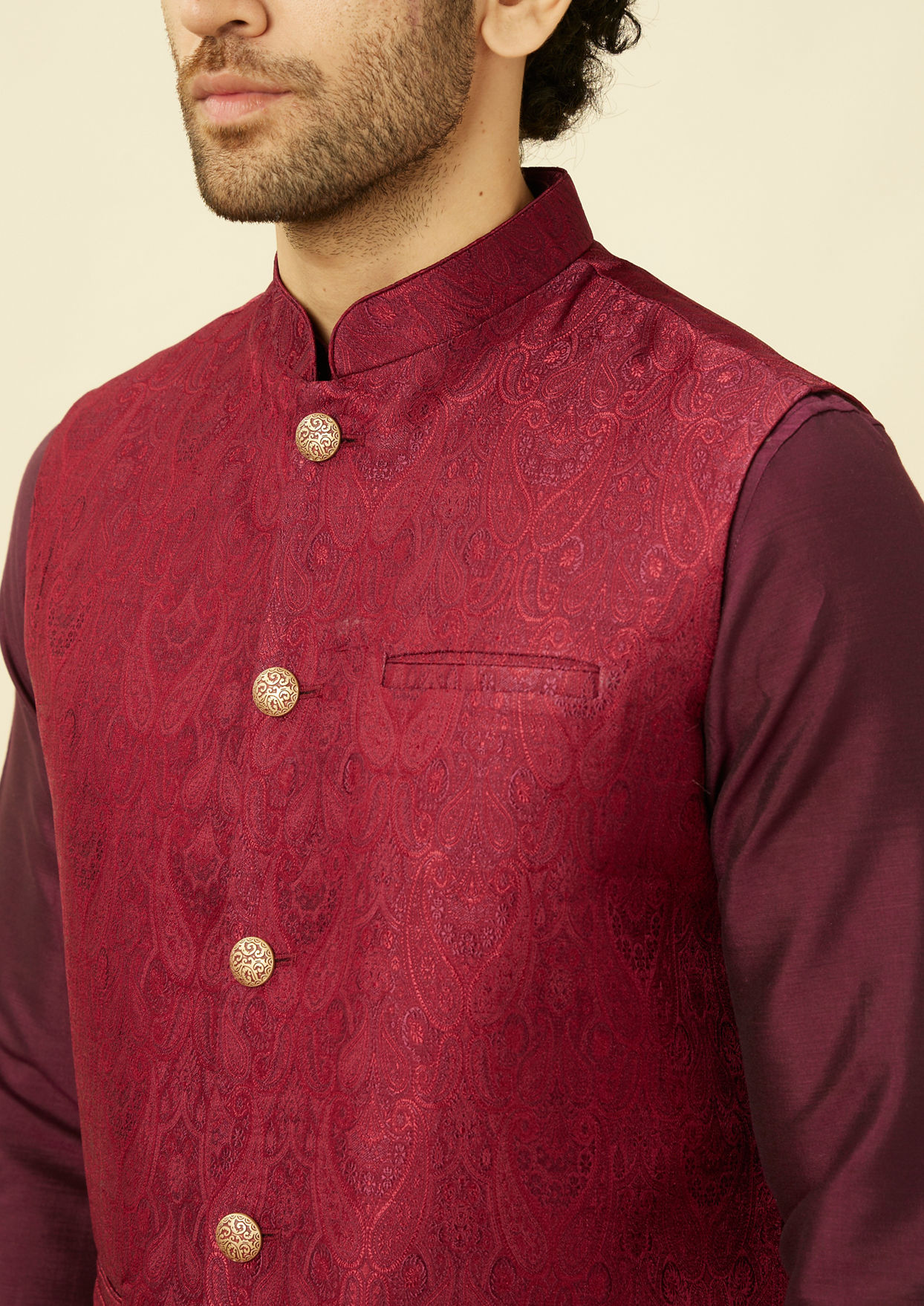 alt message - Twamev Men Maroon Mandarin Kurta Jacket Set image number 1