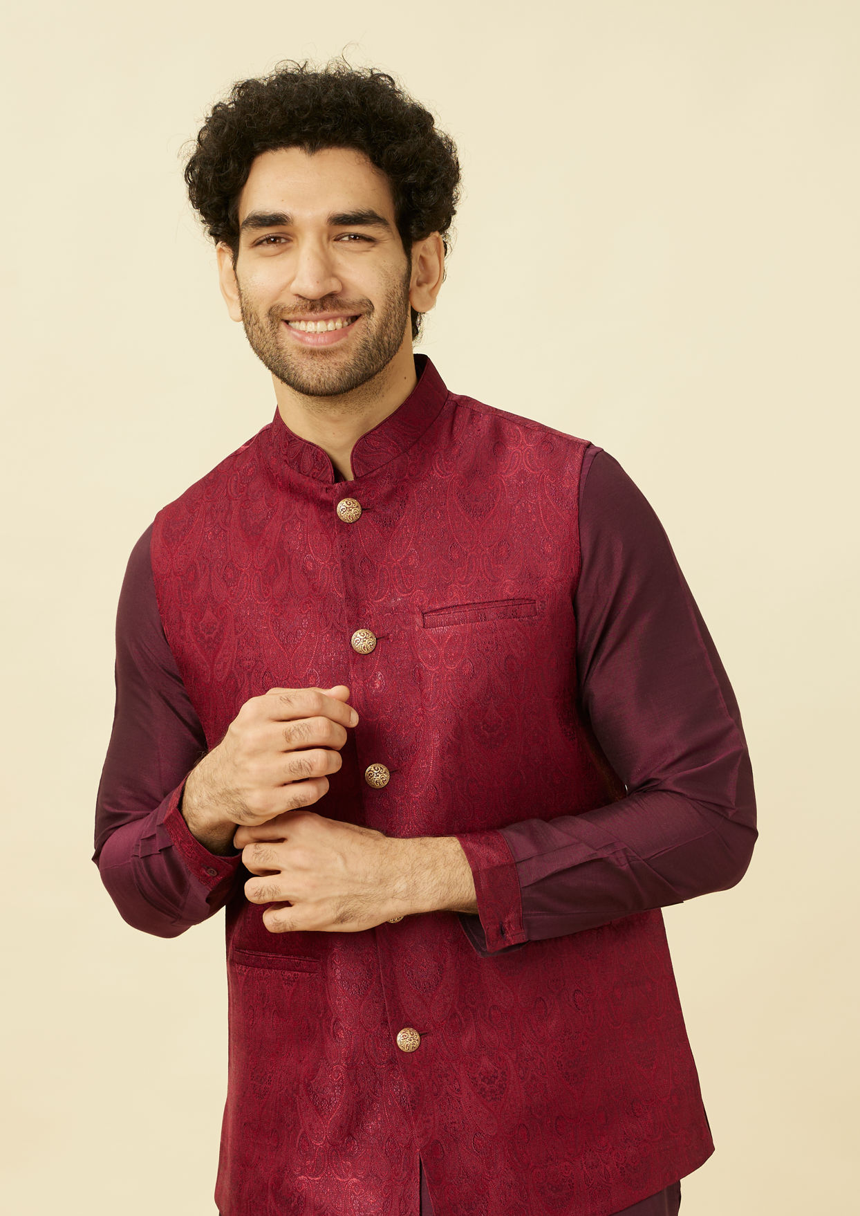 alt message - Twamev Men Maroon Mandarin Kurta Jacket Set image number 0