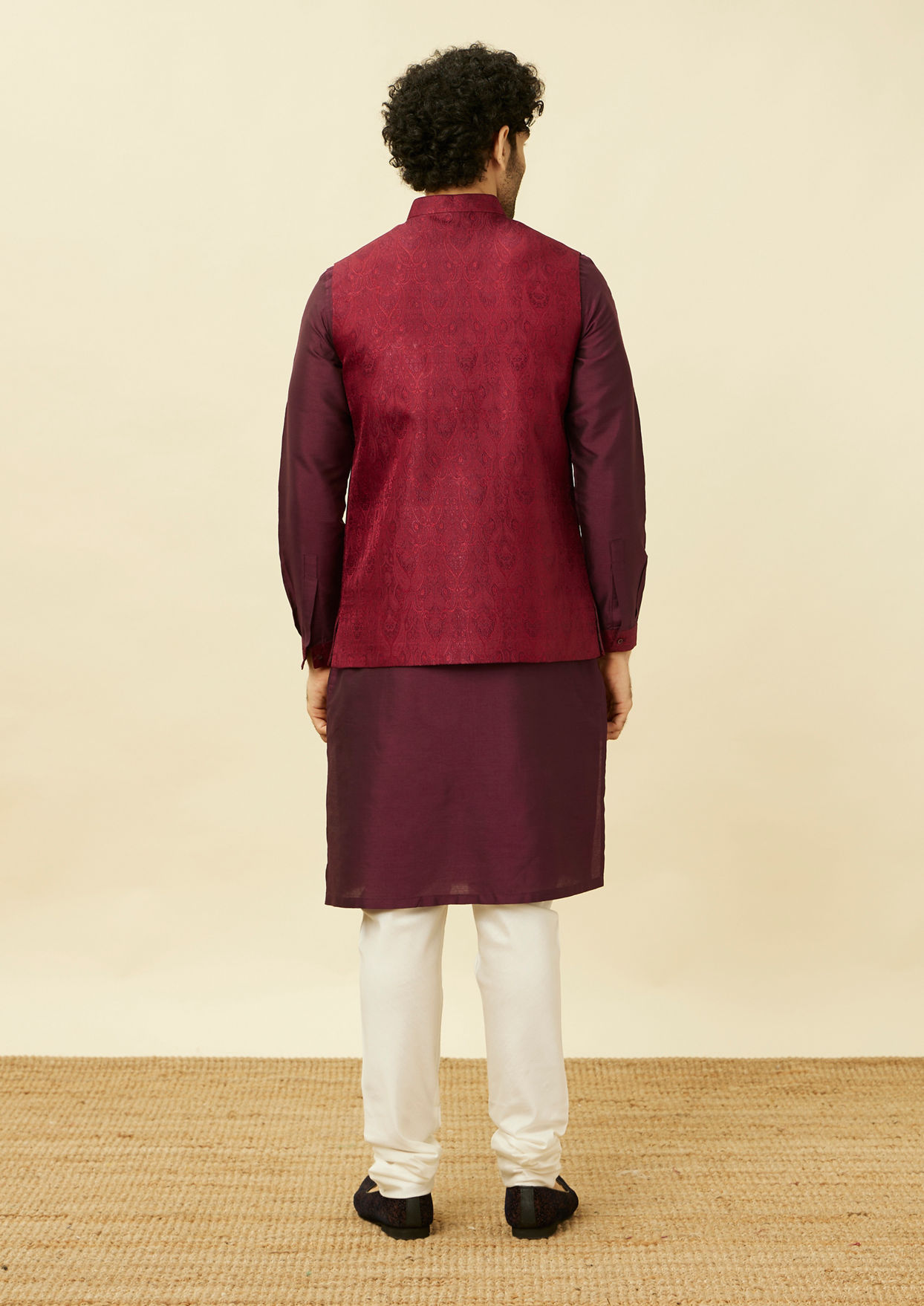 alt message - Twamev Men Maroon Mandarin Kurta Jacket Set image number 4