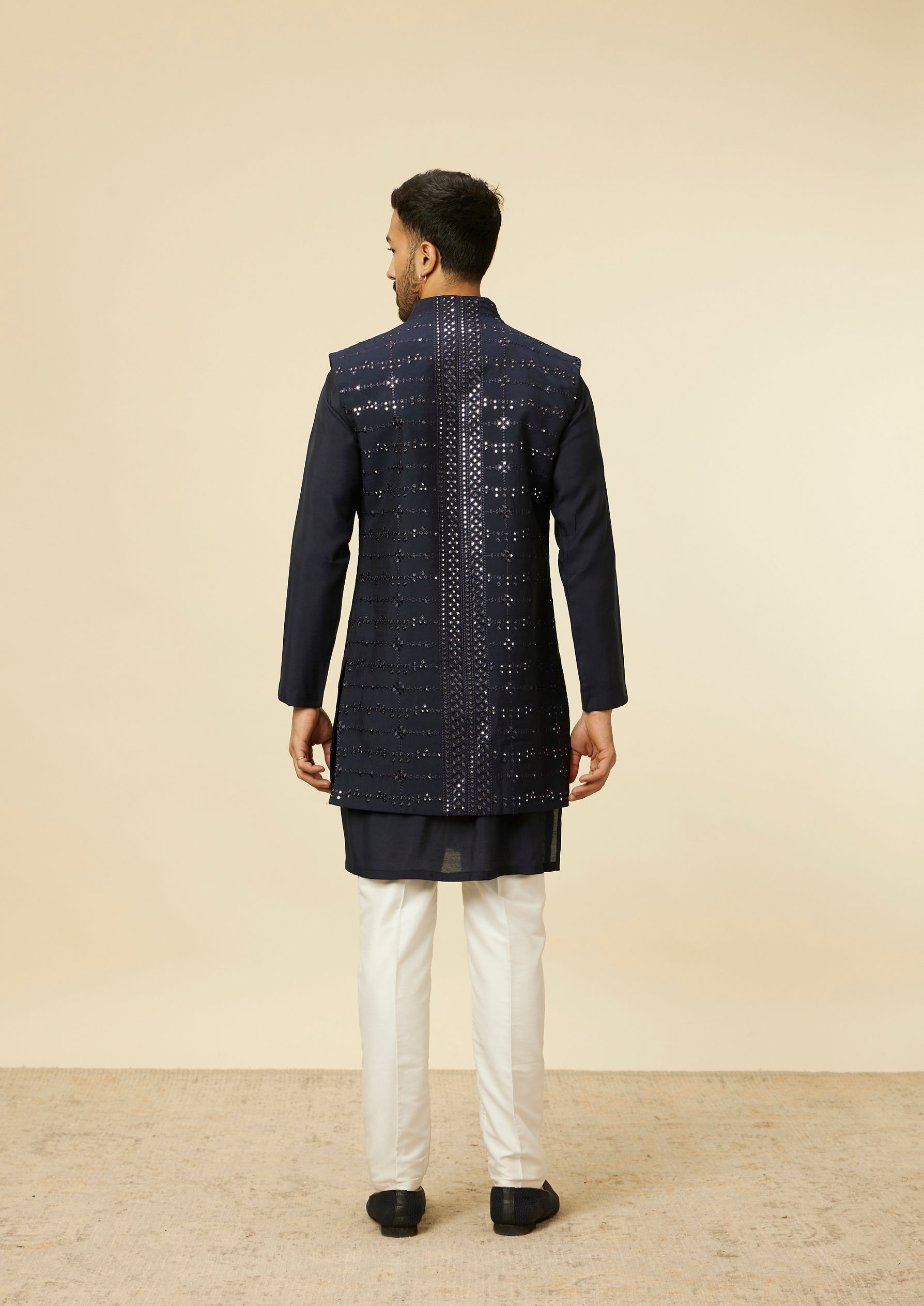 alt message - Twamev Men Dark Blue Self Mirror Patterned Kurta Jacket Set image number 4