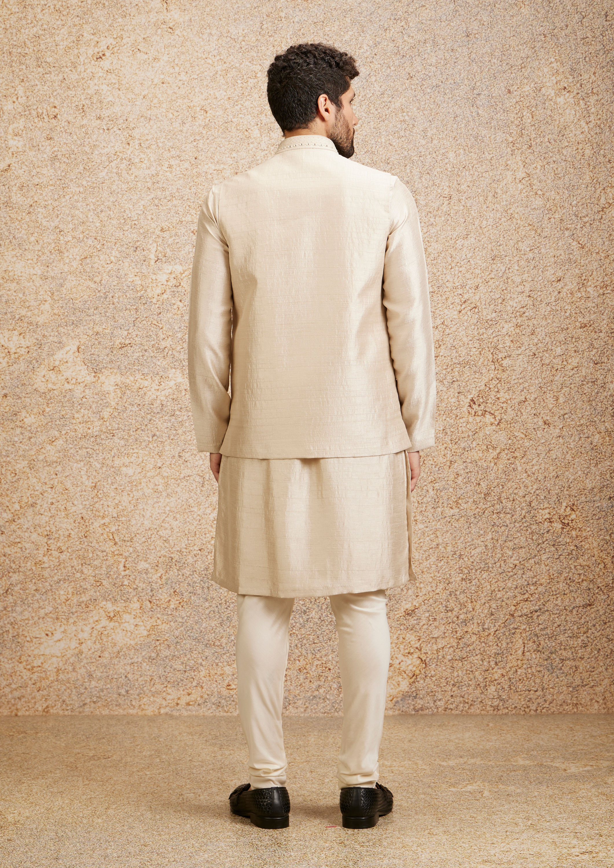 Twamev Men Light Beige Patterned Kurta Jacket Set image number 4