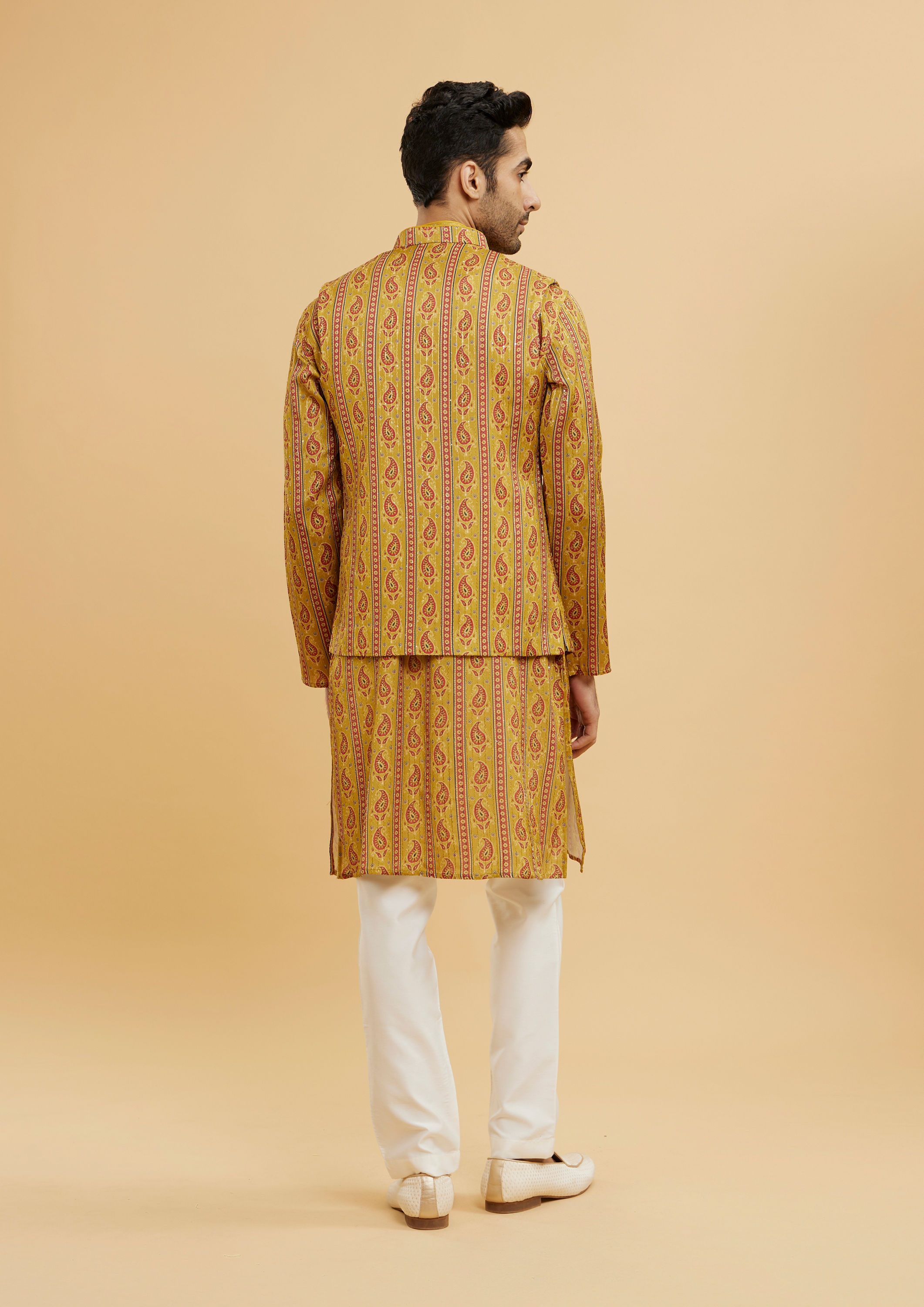 Twamev Men Mustard Yellow Paisley Patterned Kurta Jacket Set image number 4