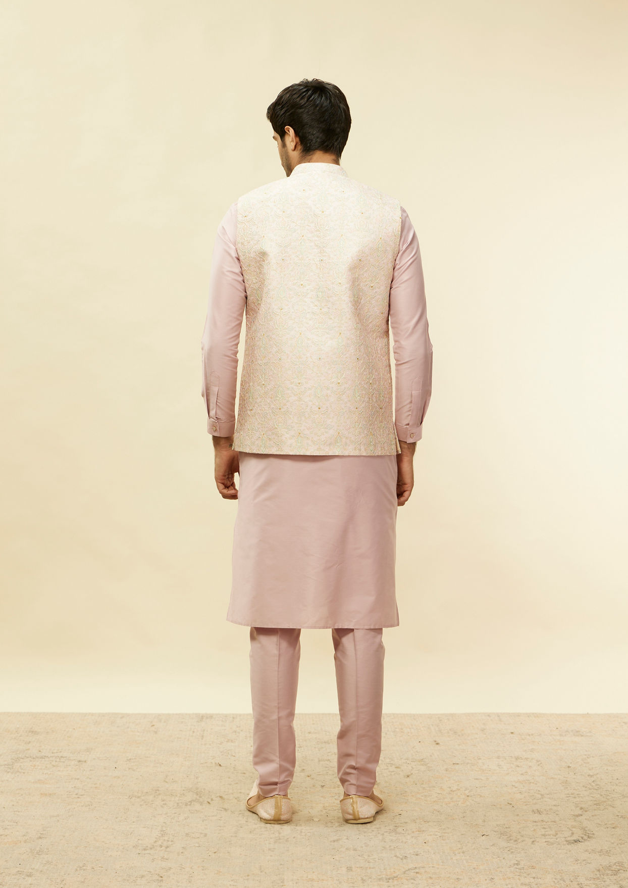 alt message - Twamev Men Rani Pink Imperial Paisley Patterned Kurta Jacket Set image number 4