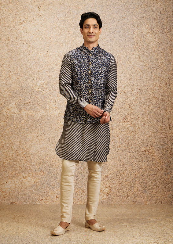 Twamev Men Dark Blue Bel Buti Patterned Kurta Jacket Set