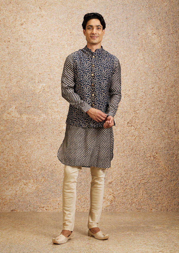 Twamev Men Dark Blue Bel Buti Patterned Kurta Jacket Set
