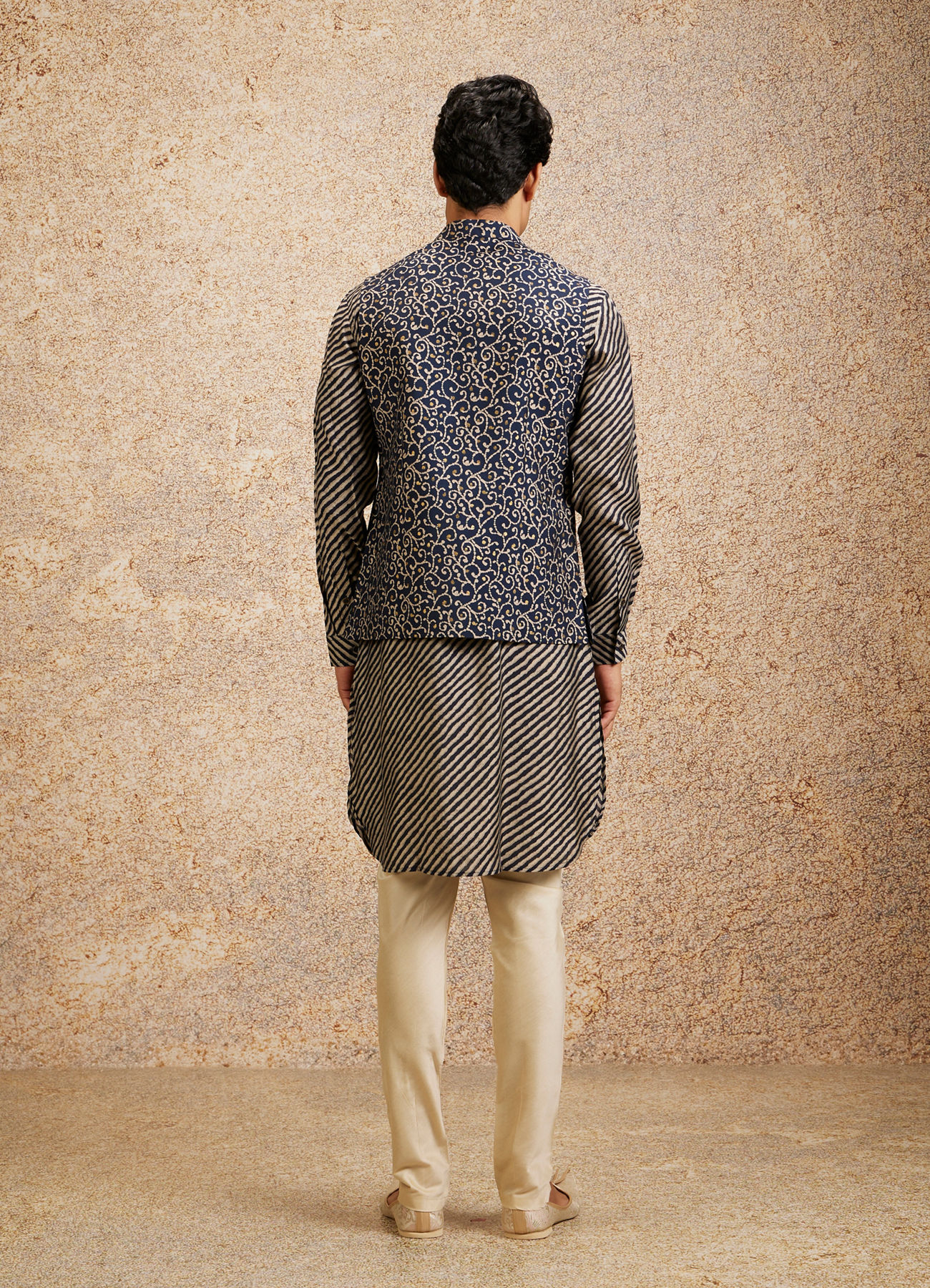 Twamev Men Dark Blue Bel Buti Patterned Kurta Jacket Set