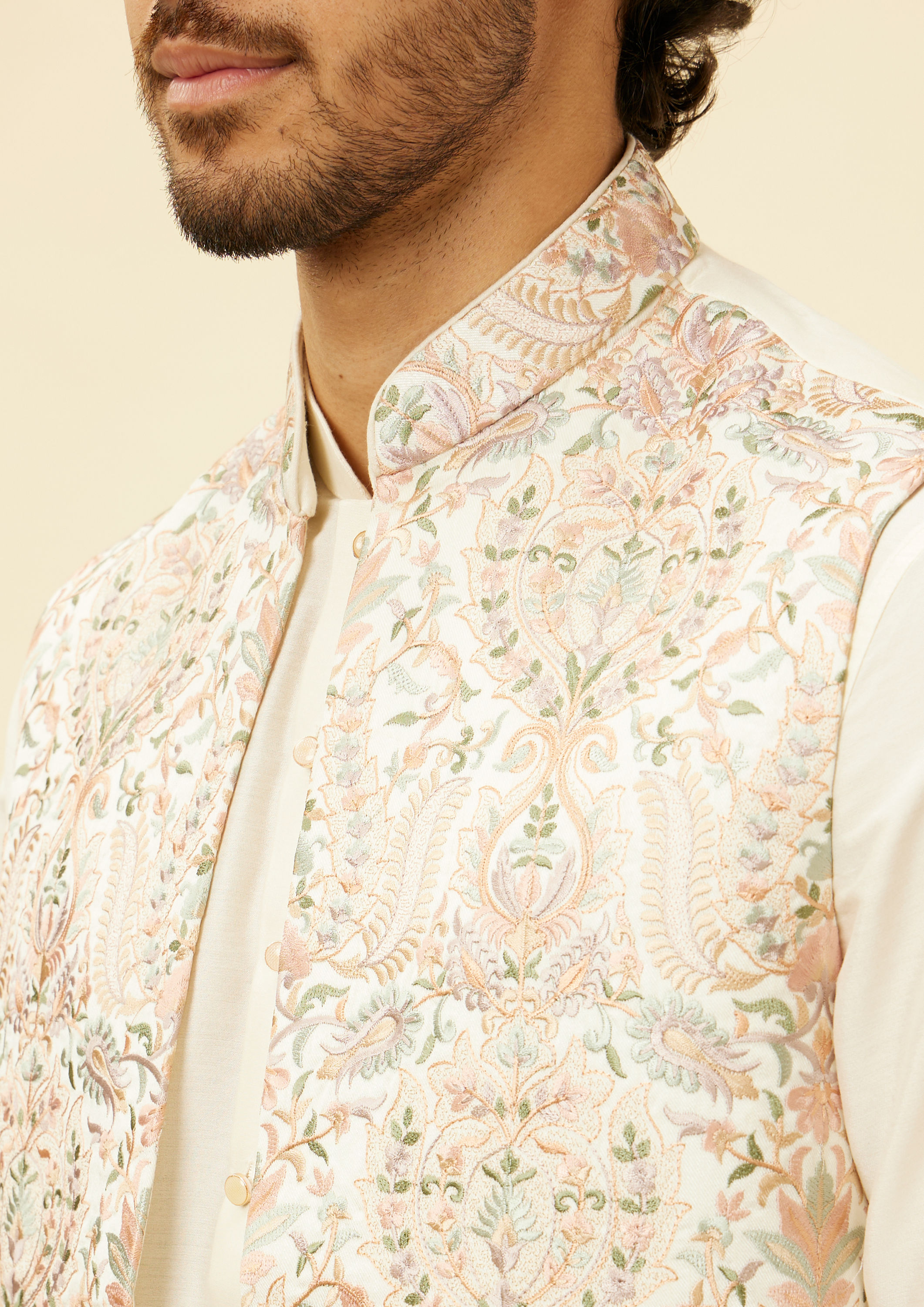 alt message - Twamev Men Cream Kaleidoscopic Patterned Kurta Jacket Set image number 1