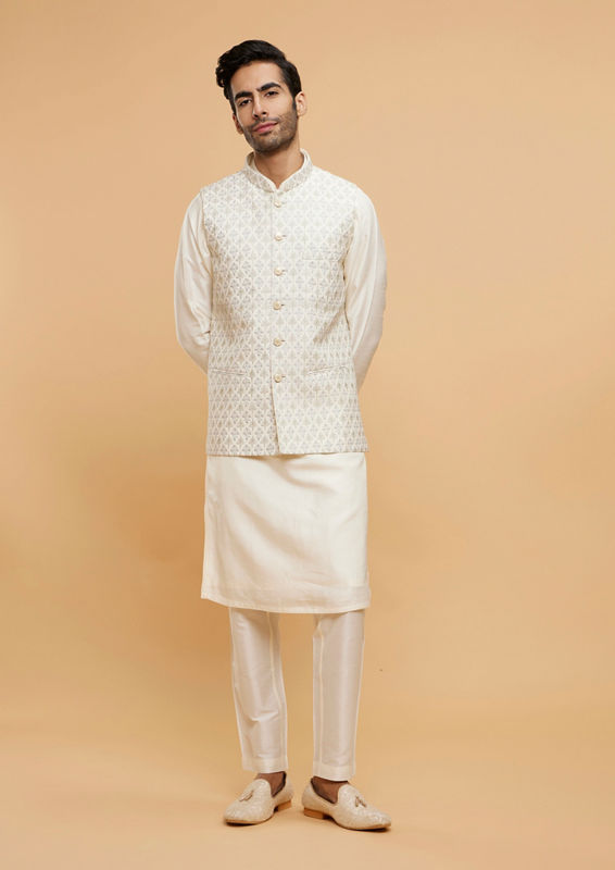 alt message - Twamev Men Twamev's Cream Extravaganza - Kurta Jacket Set image number 3