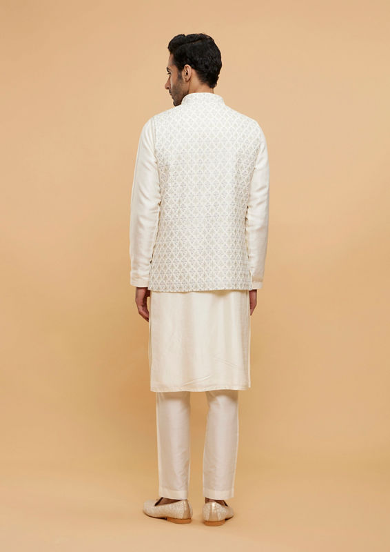 alt message - Twamev Men Twamev's Cream Extravaganza - Kurta Jacket Set image number 4