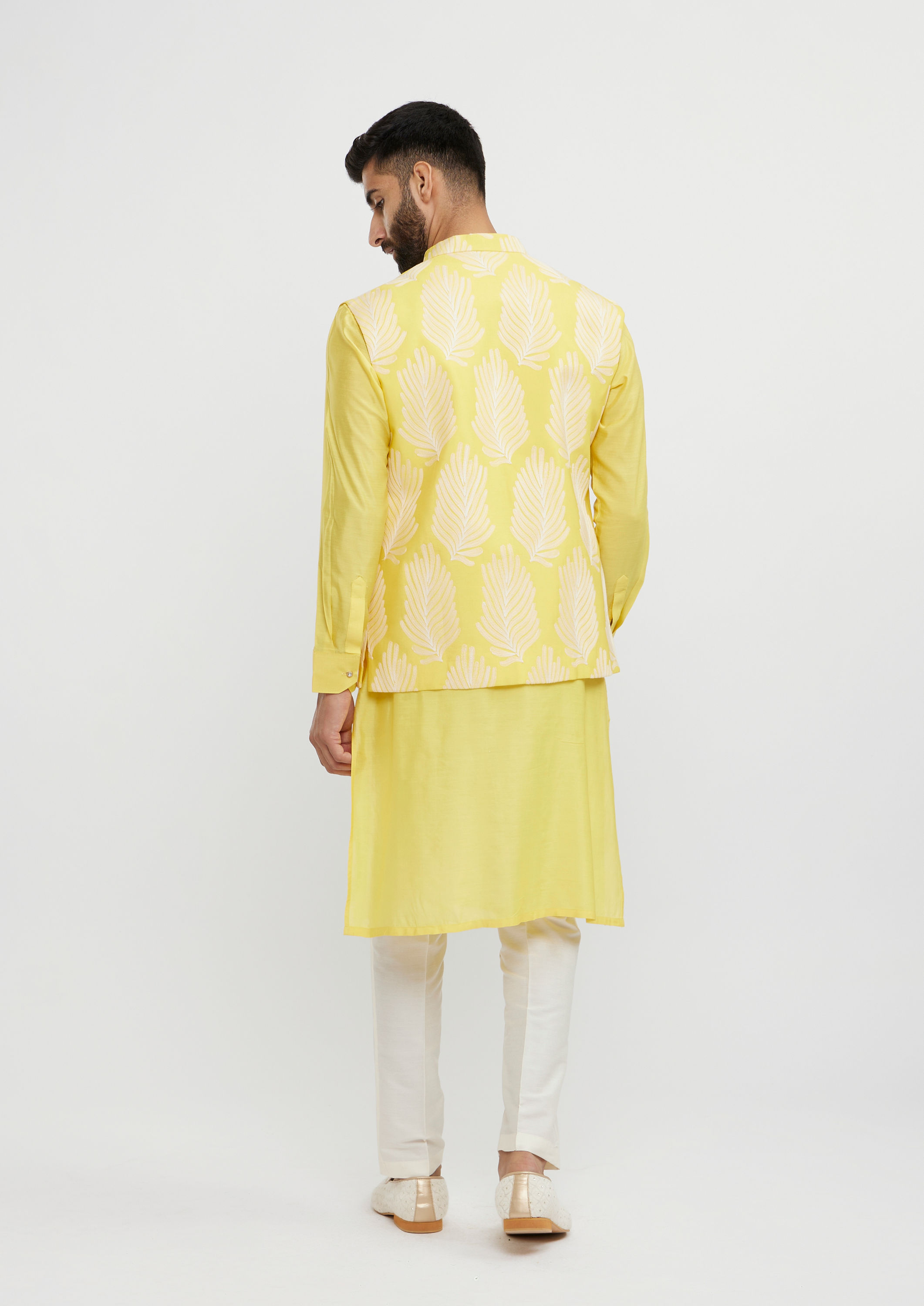 alt message - Twamev Men Sunshine Yellow Leaf Patterned Jacket Set image number 4