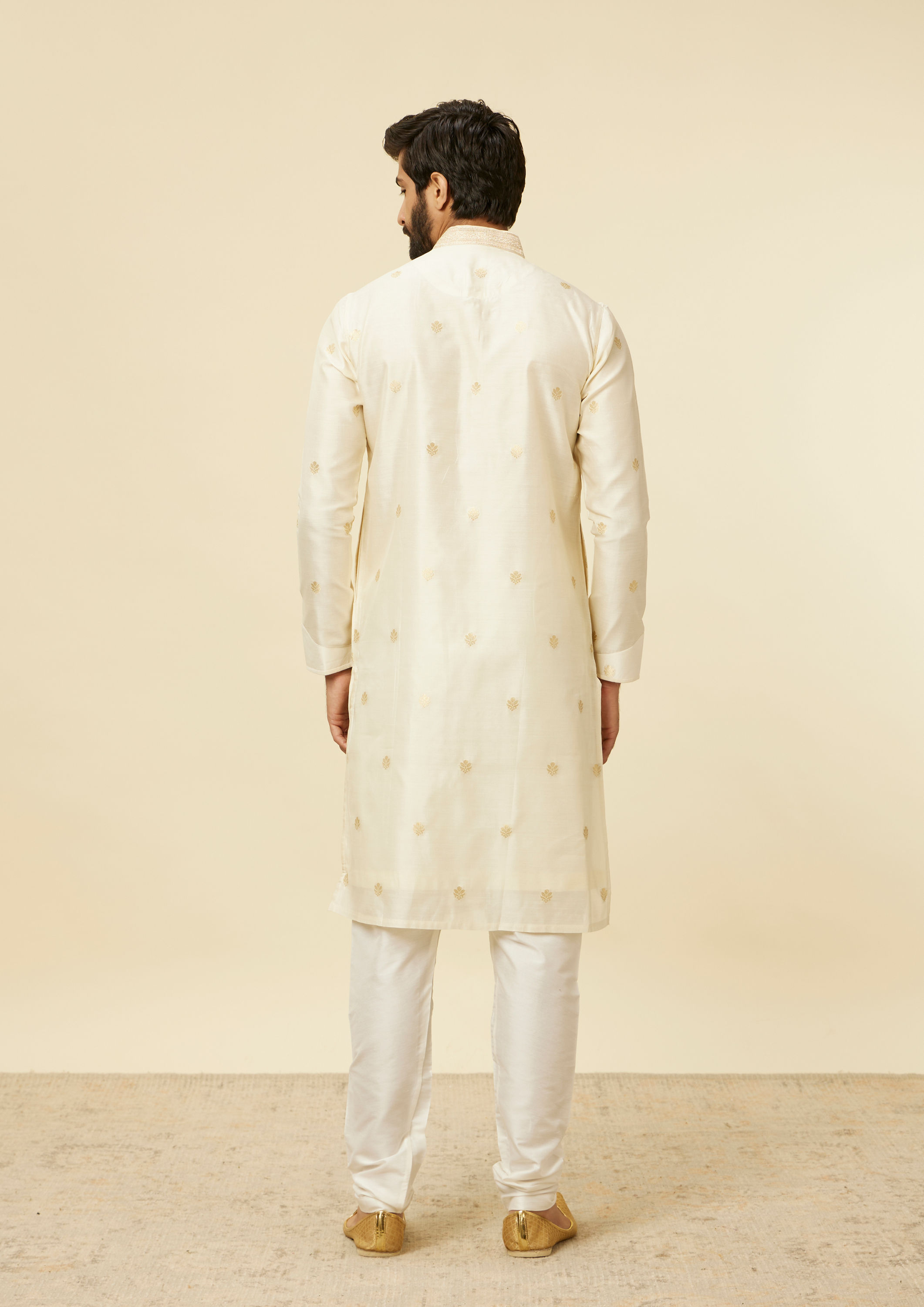 Twamev Men Cream Buta Motif Patterned Kurta Set image number 4