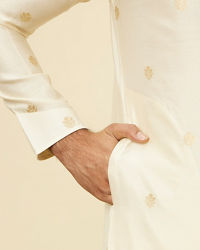 Twamev Men Cream Buta Motif Patterned Kurta Set