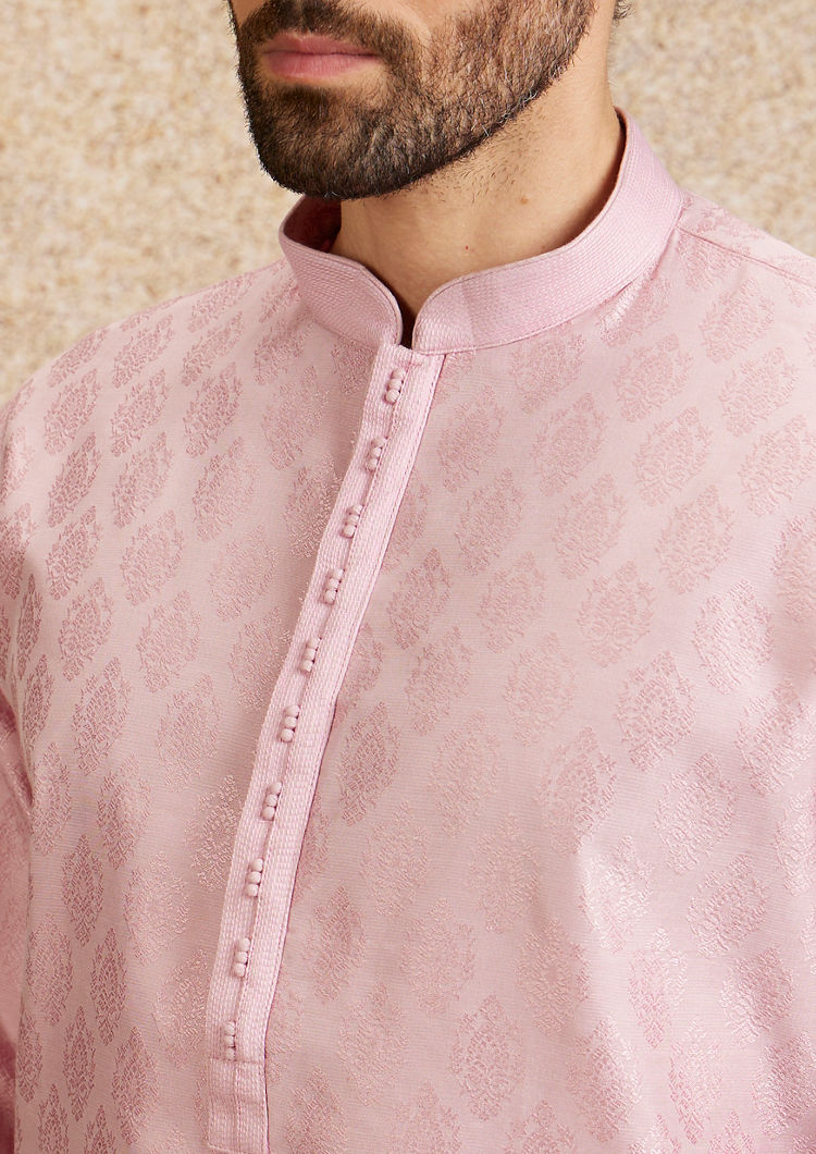 alt message - Twamev Men Lavender Pink Self Patterned Kurta Set image number 1