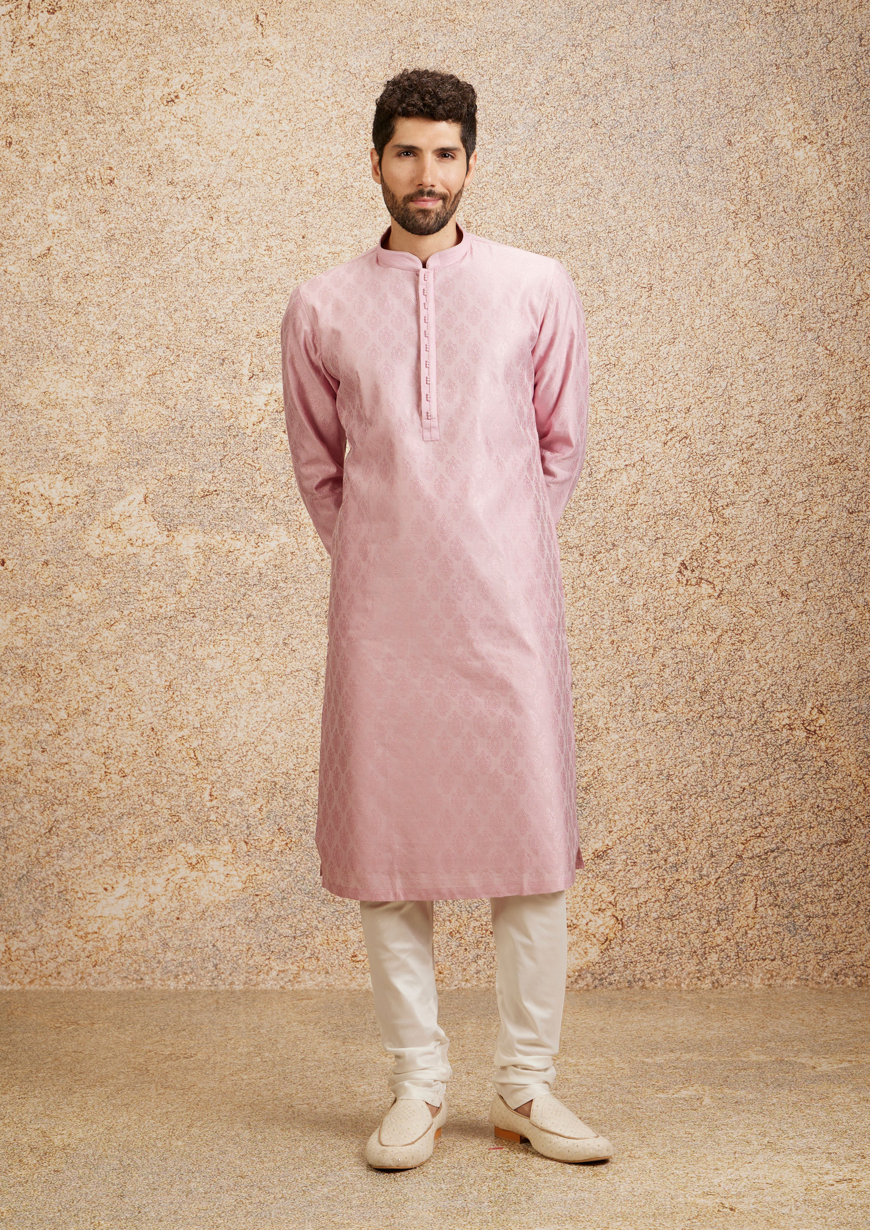 alt message - Twamev Men Lavender Pink Self Patterned Kurta Set image number 2