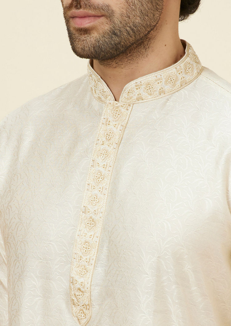 Twamev Men Ivory White Self Patterned Kurta Set